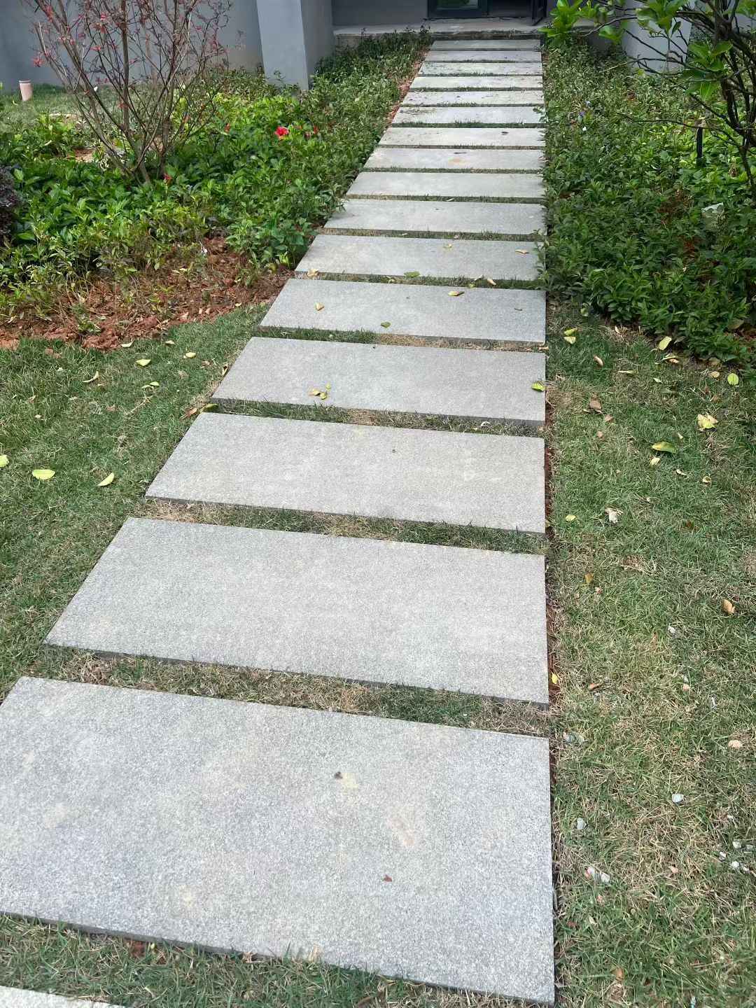 黄山 芝麻黑小区踏步、汀步石铺装效果