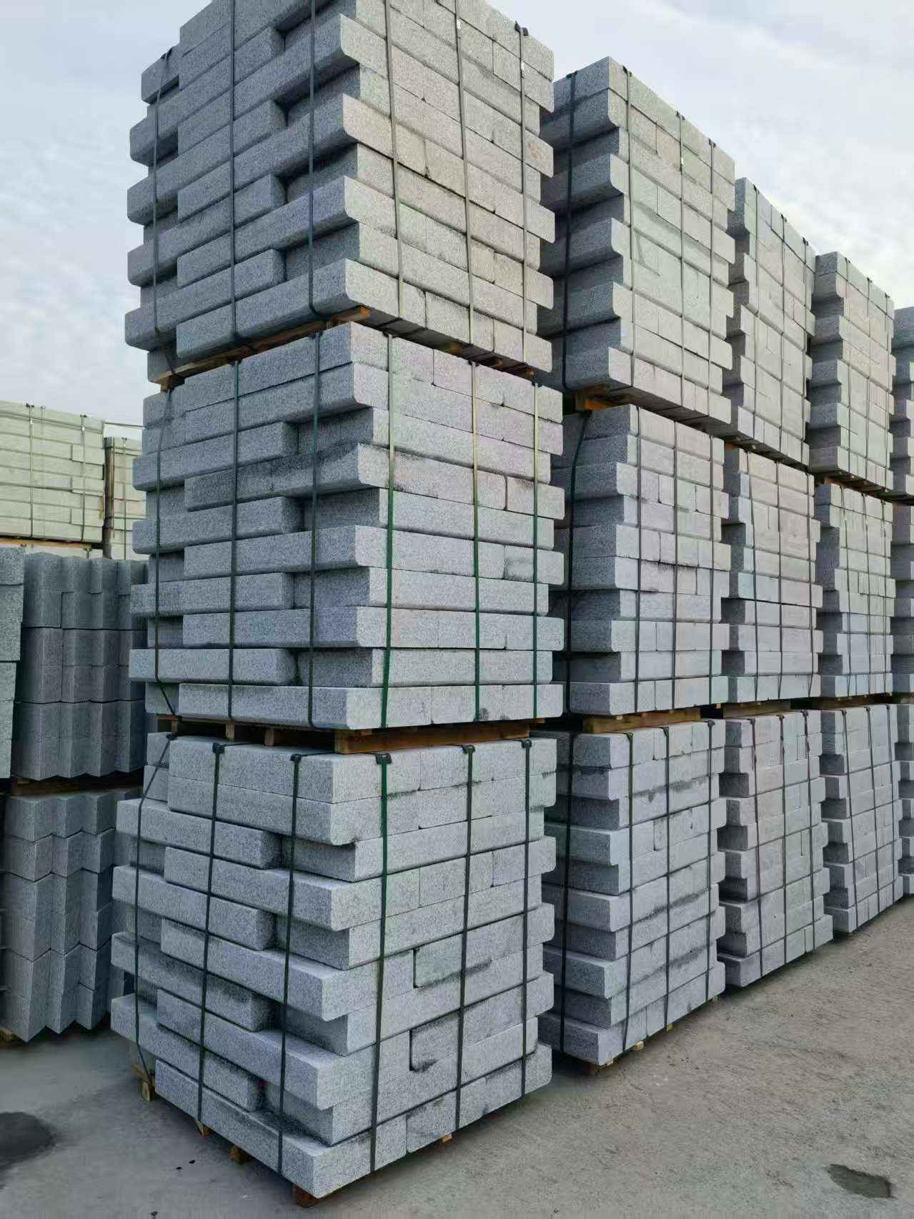 黄山 路沿石（路侧石），颜色一致，尺寸标准