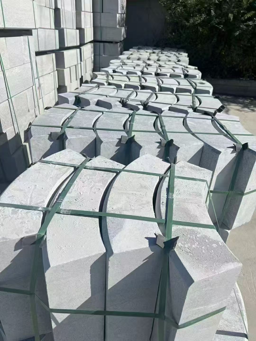 黄山 芝麻灰弧形路沿石