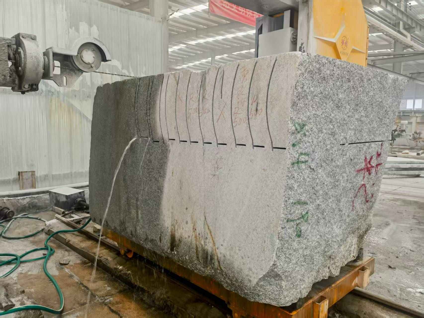 黄山 602，大花芙蓉白，绳锯加工弧形路沿石