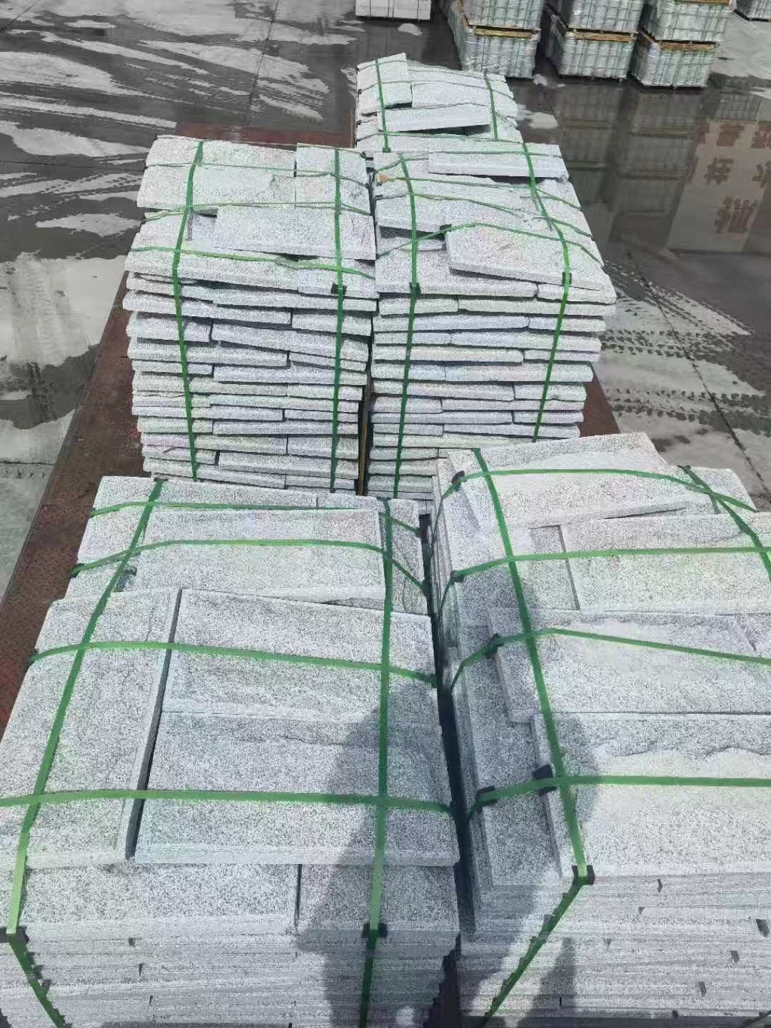 黄山 芝麻白蘑菇石装车出货