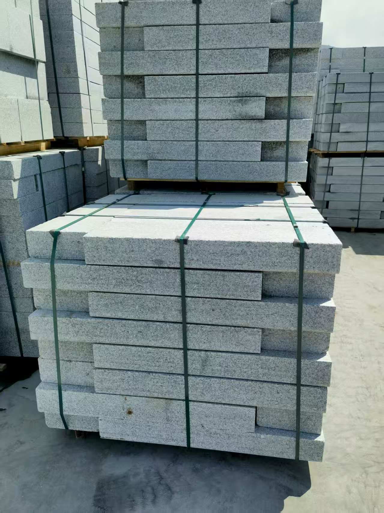 黄山 芙蓉白花岗岩路沿石、平石尺寸标准，色泽均匀