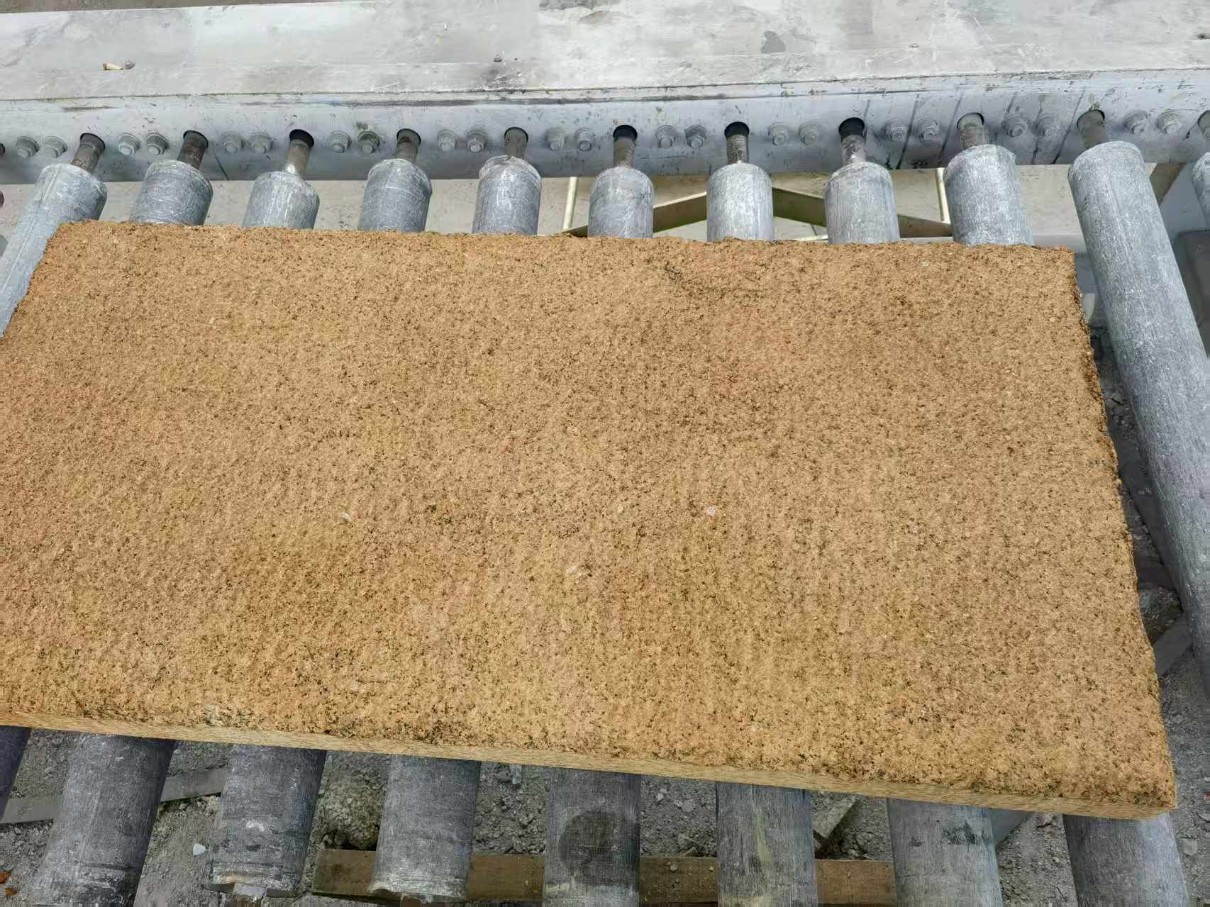 黄山 菠萝面老石板，做旧仿古石，流水线生产加工