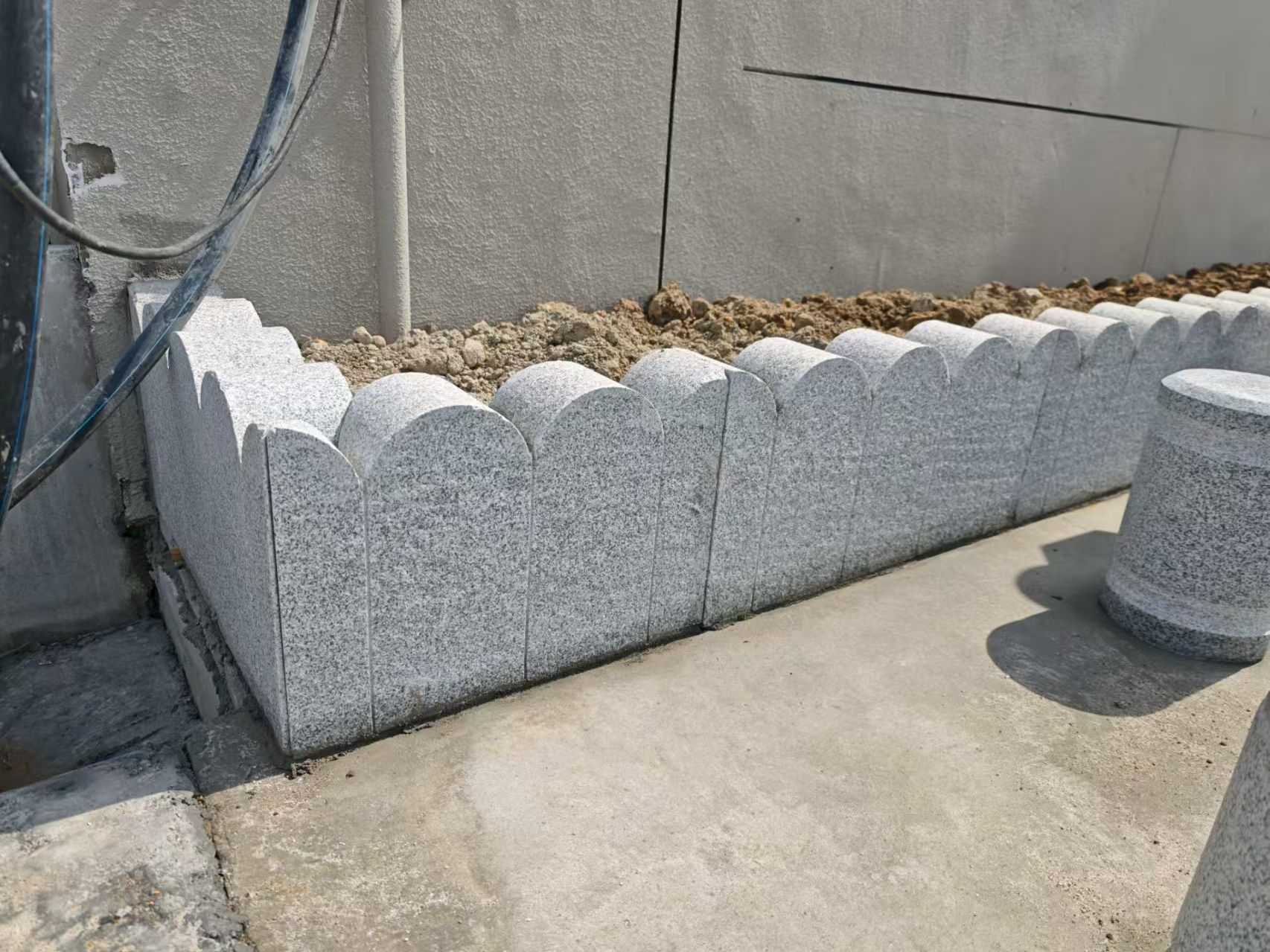 黄山 芝麻白花岗岩花边石铺装效果图